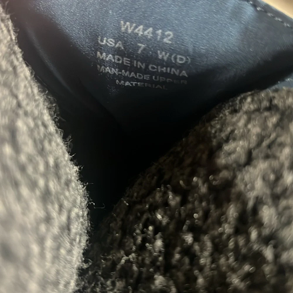 Propet all weather zip up navy boot Fleece lining to keep you cozy 7 wide